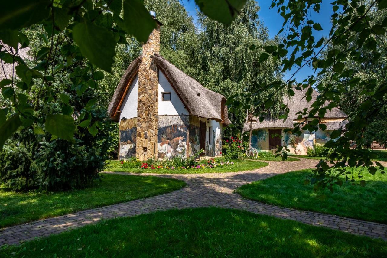 Resto Park Традиція Podvorki Экстерьер фото
